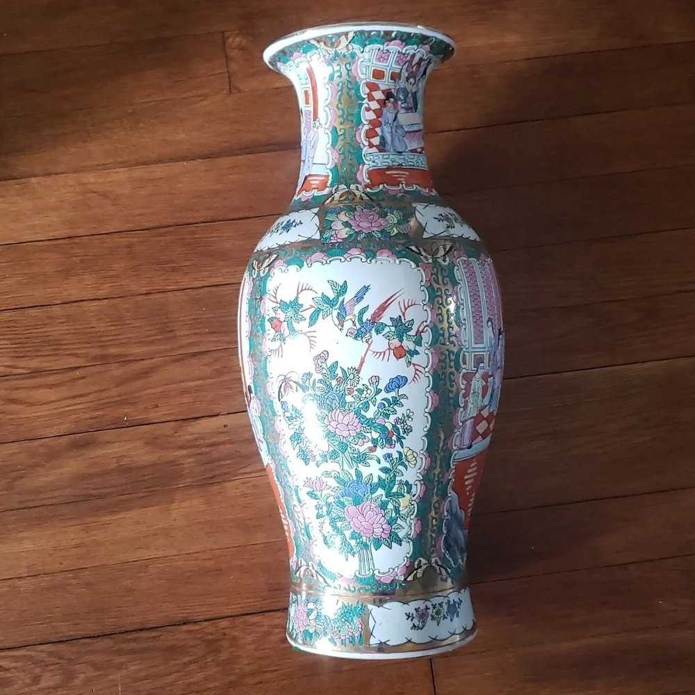 VINTAGE FAMILLE ROSE VASE - Picture 5 of 13